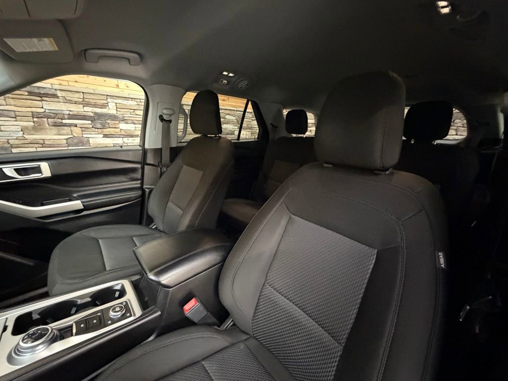 Used 2023 Ford Explorer XLT image 12
