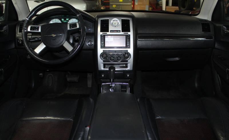 Used 2010 Chrysler 300 S image 31