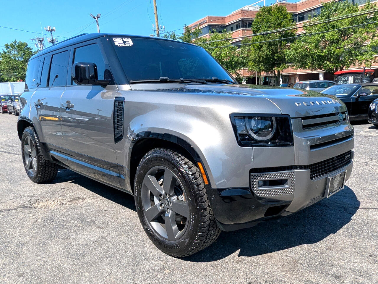 Used 2023 Land Rover Defender 110 X-Dynamic SE image 6