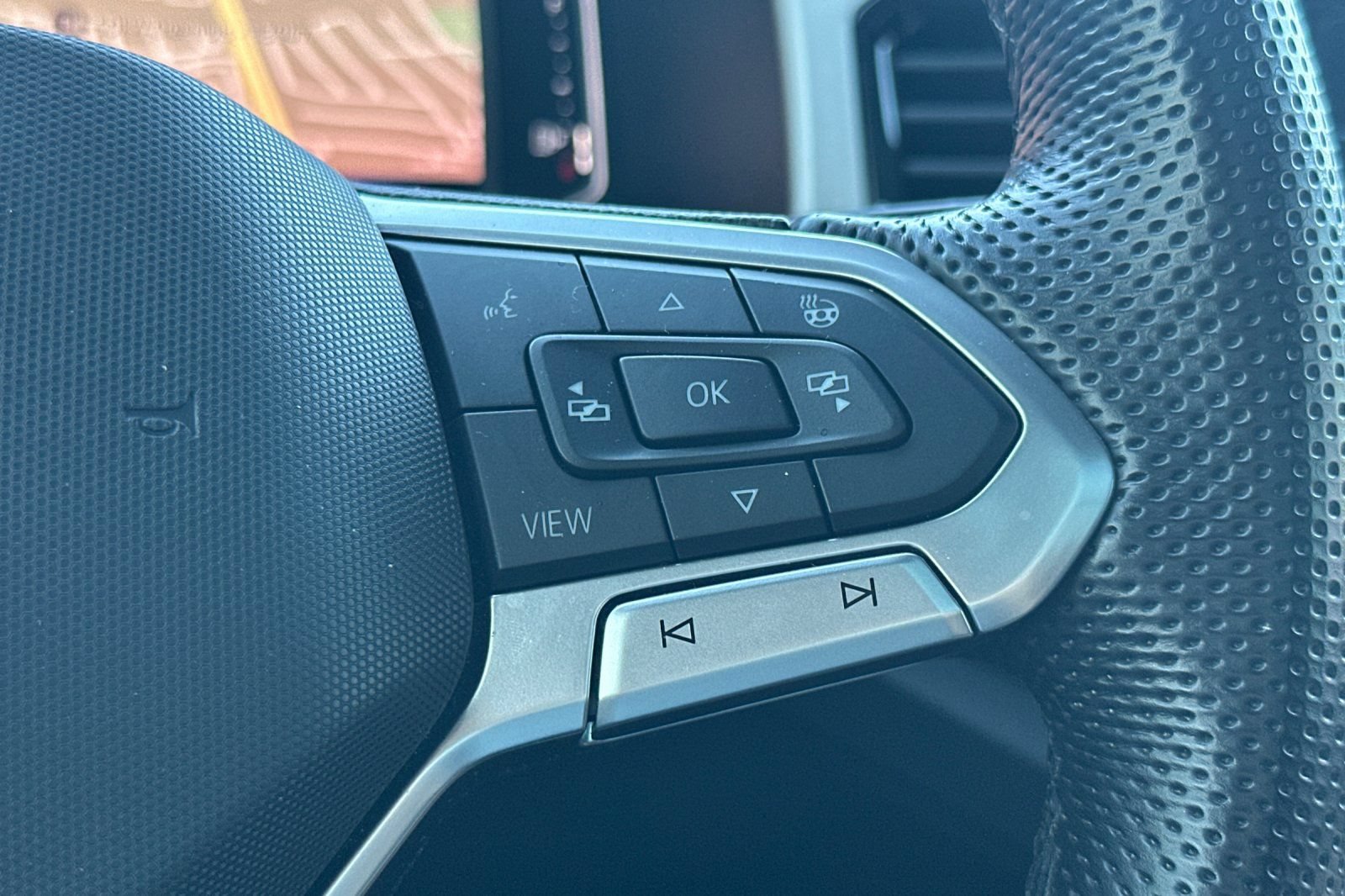 Used 2021 Volkswagen Atlas Cross Sport SEL Premium R-Line w/ Luggage Net & Mats Package AWD/4WD image 37