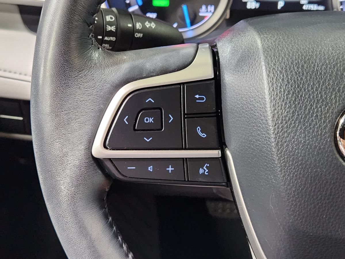 Used 2022 Toyota Highlander XLE AWD/4WD image 48