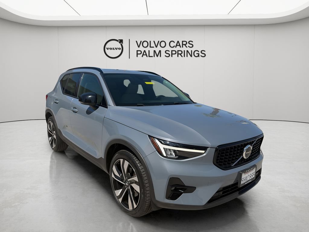Used 2023 Volvo XC40 B4 Plus w/ Protection Package Premier FWD image 1