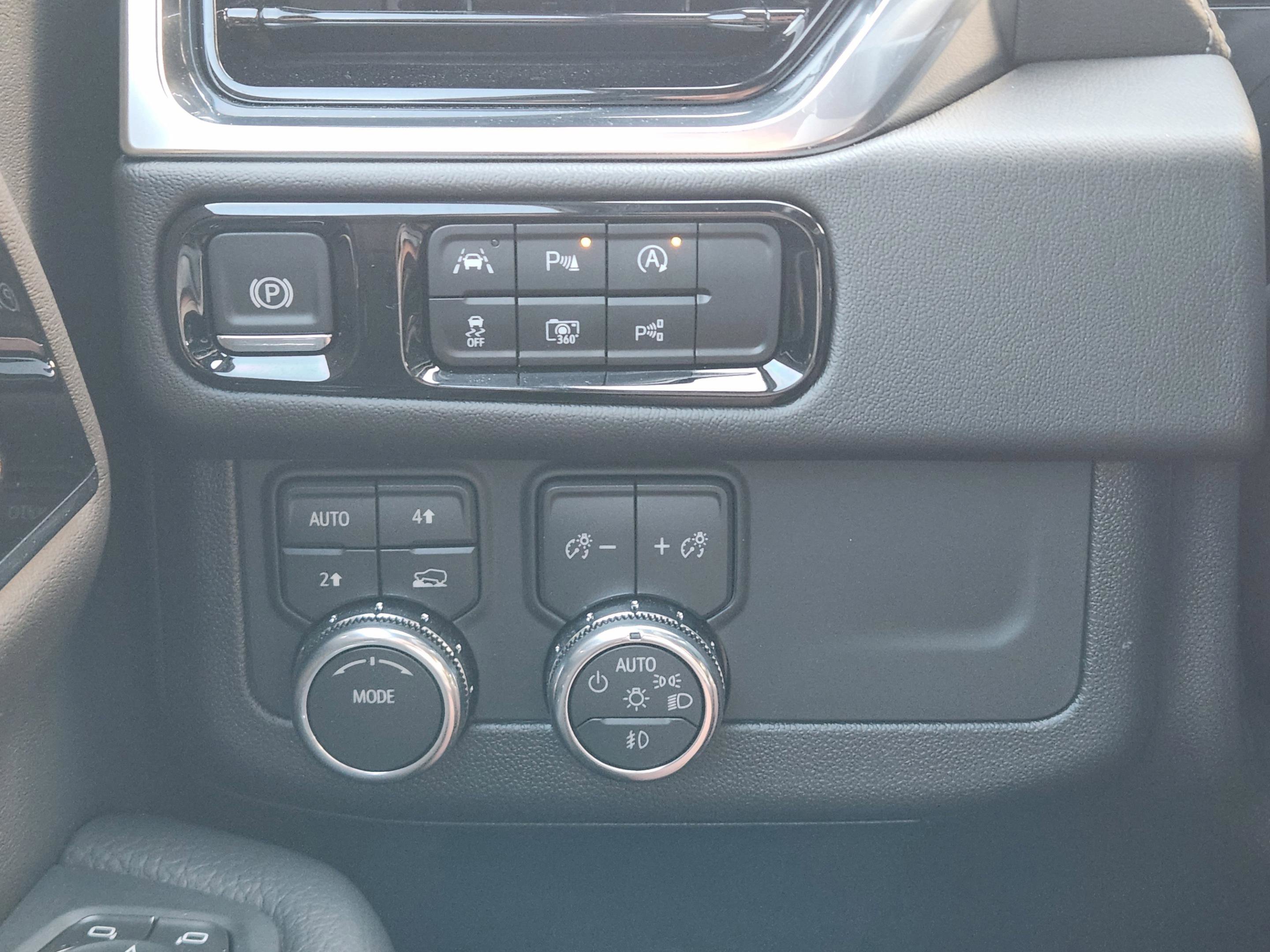 Used 2026 GMC Yukon Denali w/ Sun & Power Step Package AWD/4WD image 15
