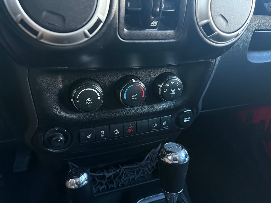 Used 2018 Jeep Wrangler Unlimited Sahara w/ Max Tow Package AWD/4WD image 39