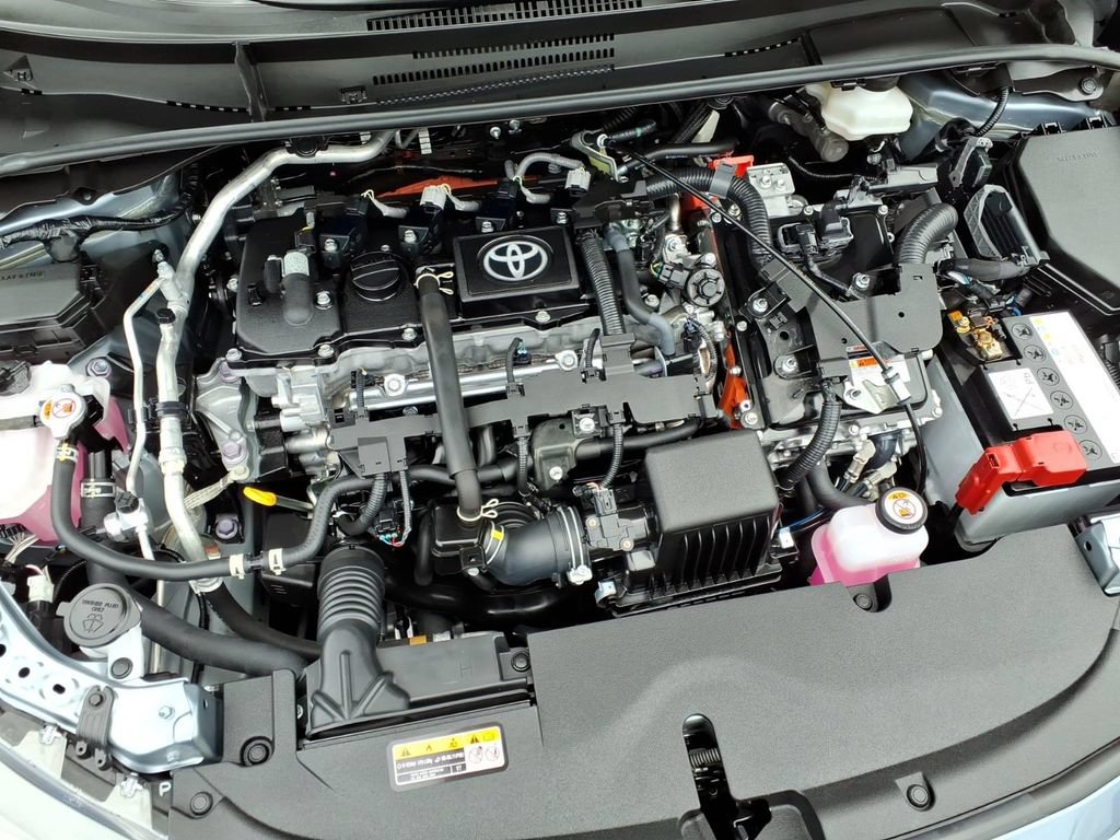 Used 2025 Toyota Corolla SE w/ Convenience Package FWD image 8