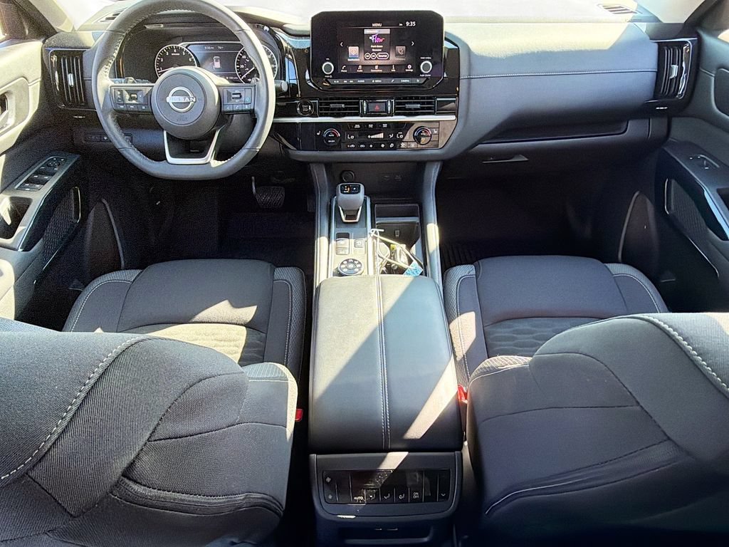 Used 2025 Nissan Pathfinder SV AWD/4WD image 10