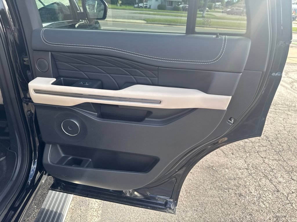 Used 2023 Ford Expedition Platinum AWD/4WD image 43