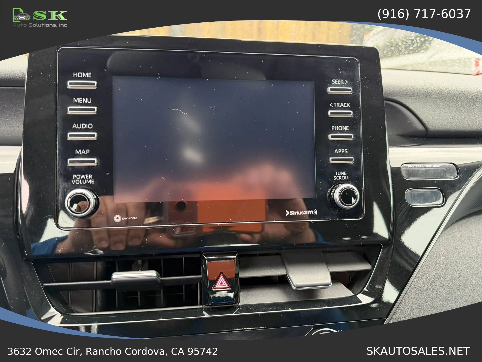 Used 2021 Toyota Camry SE w/ Carpet Mat Package (TMS) FWD image 9