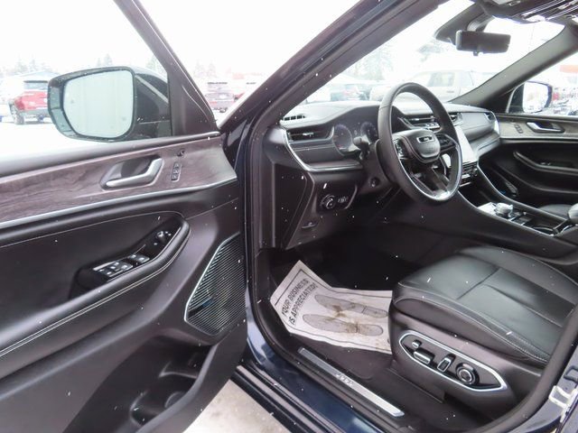 Used 2024 Jeep Grand Cherokee Overland w/ Luxury Tech Group IV image 19