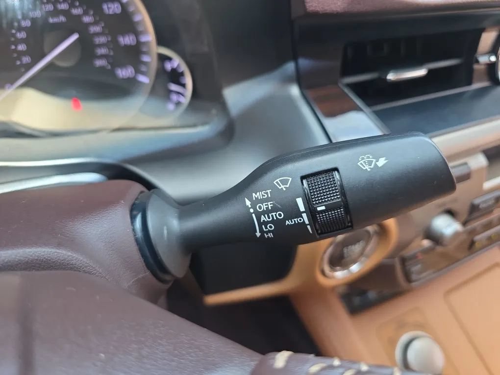 Used 2018 Lexus ES 350 w/ Luxury Package w/Wood Trim FWD image 22