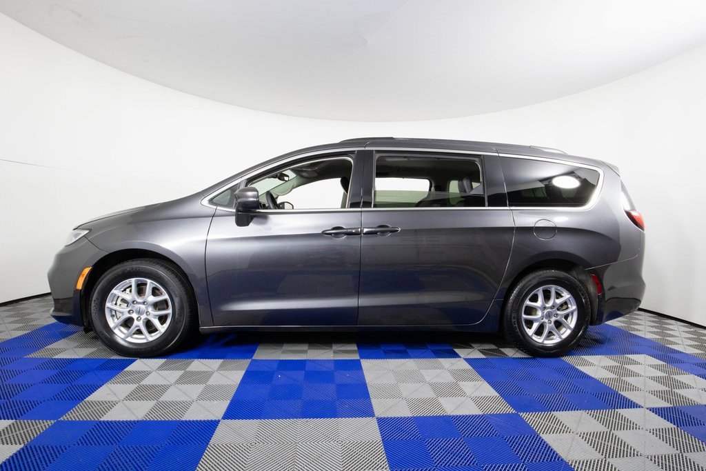 Used 2022 Chrysler Pacifica Touring-L image 8