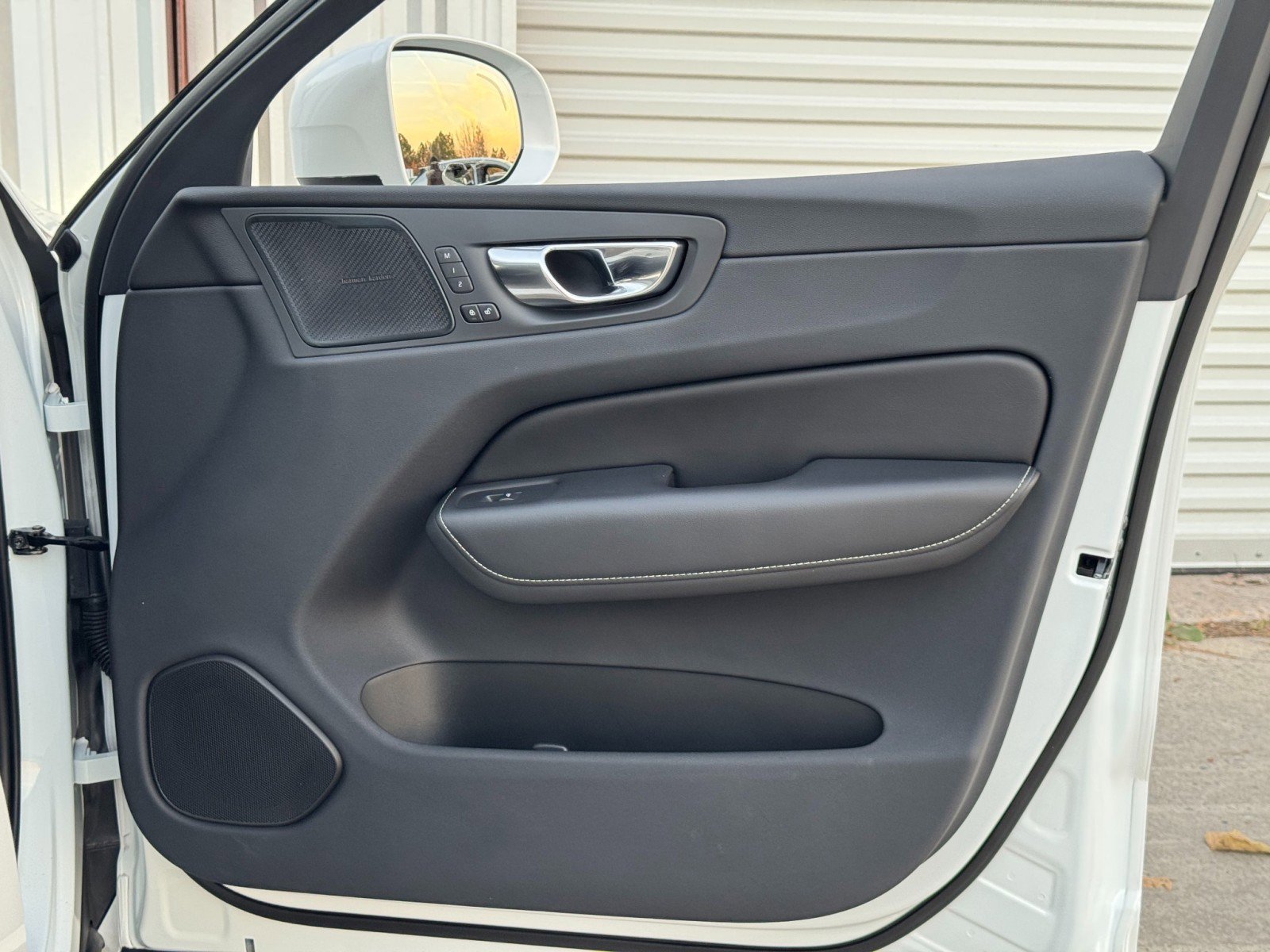 Used 2019 Volvo XC60 T5 R-Design w/ Protection Package image 42