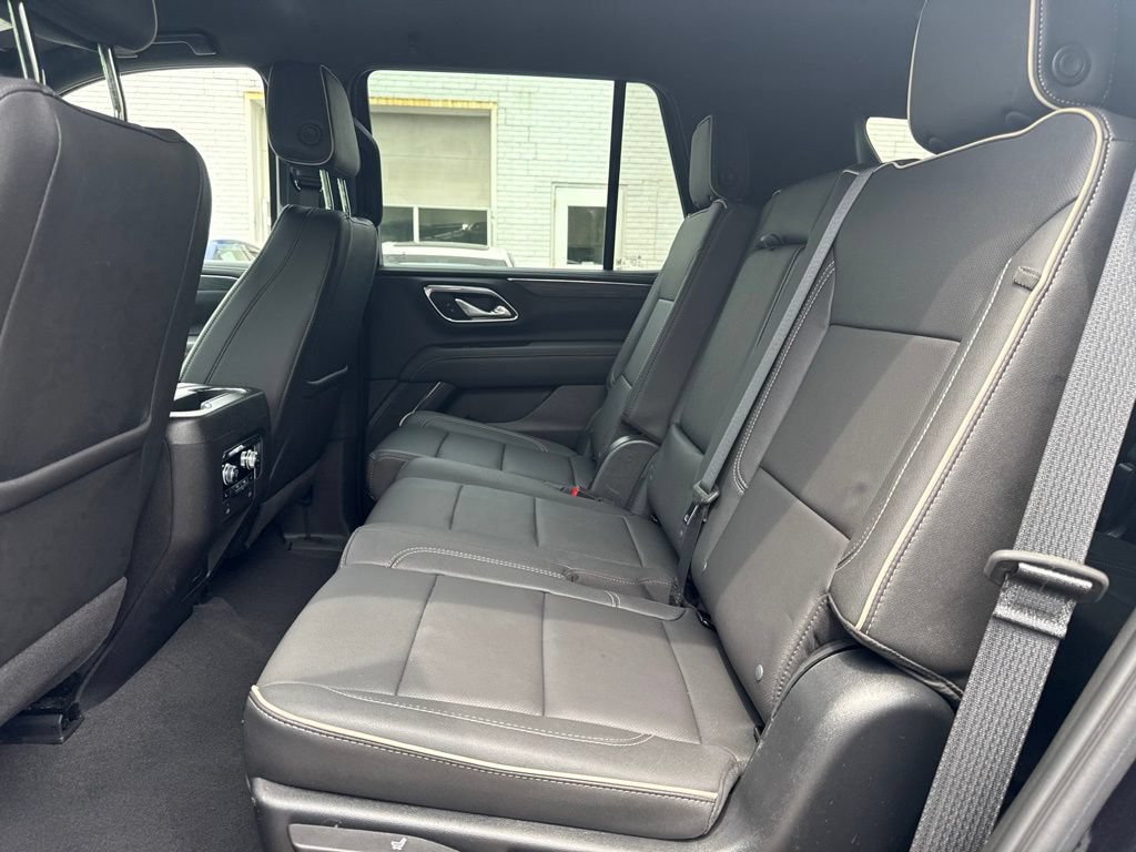 Used 2023 GMC Yukon SLT w/ SLT Luxury Package AWD/4WD image 12