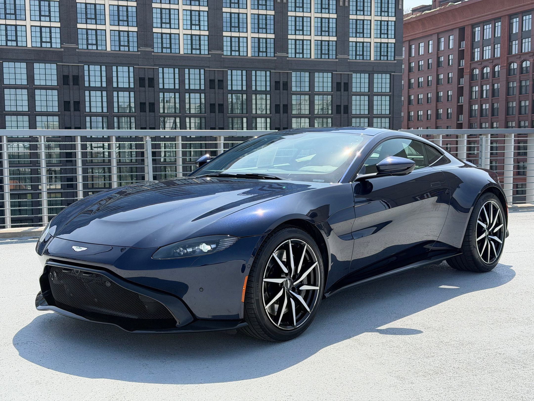 Used 2020 Aston Martin V8 Vantage Coupe image 1