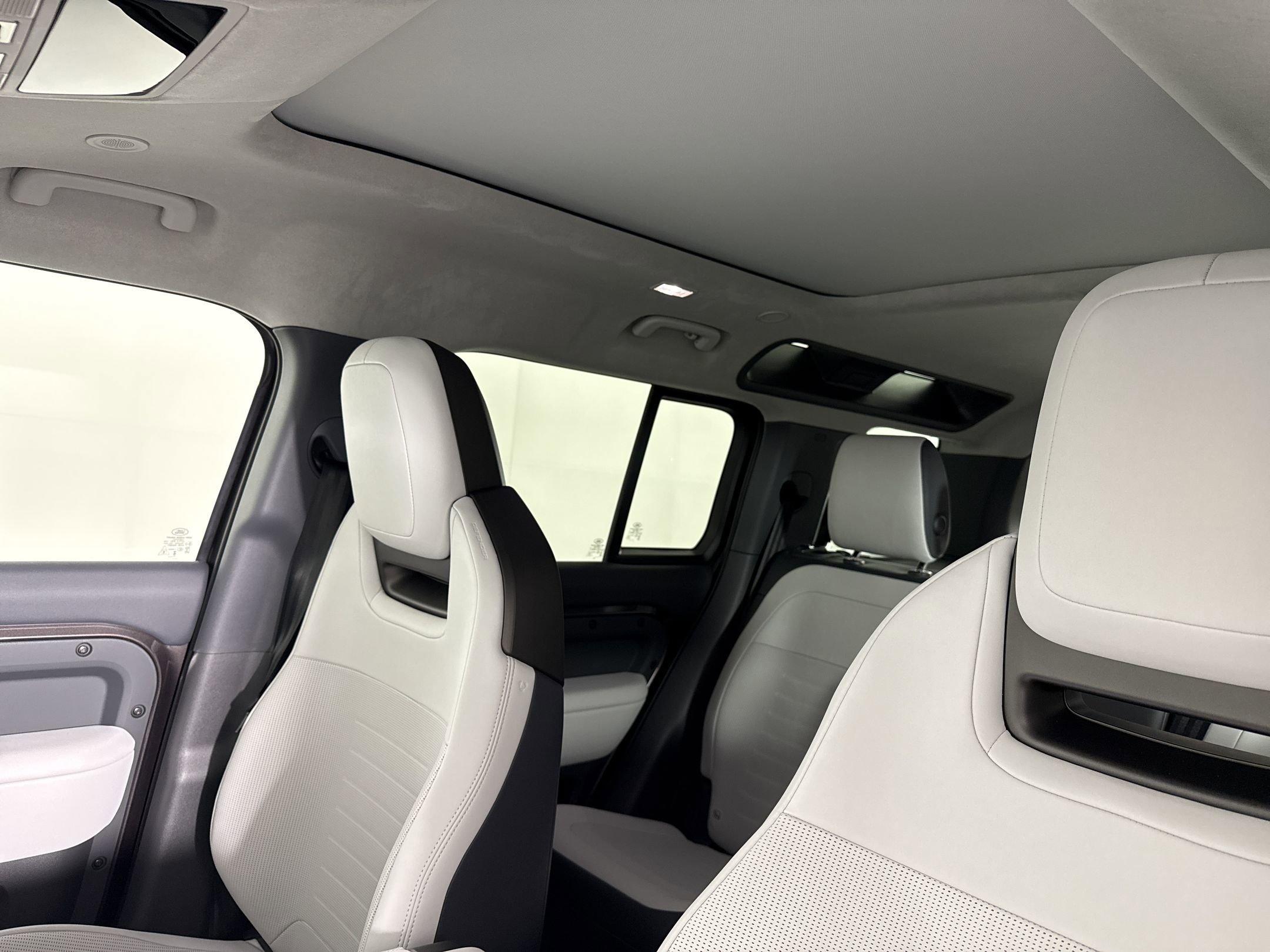 New 2026 Land Rover Defender 110 OCTA image 25