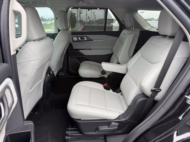 Used 2025 Ford Explorer Platinum w/ Ultimate Package AWD/4WD image 14