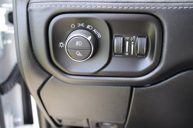 Used 2025 RAM 2500 Limited AWD/4WD image 22
