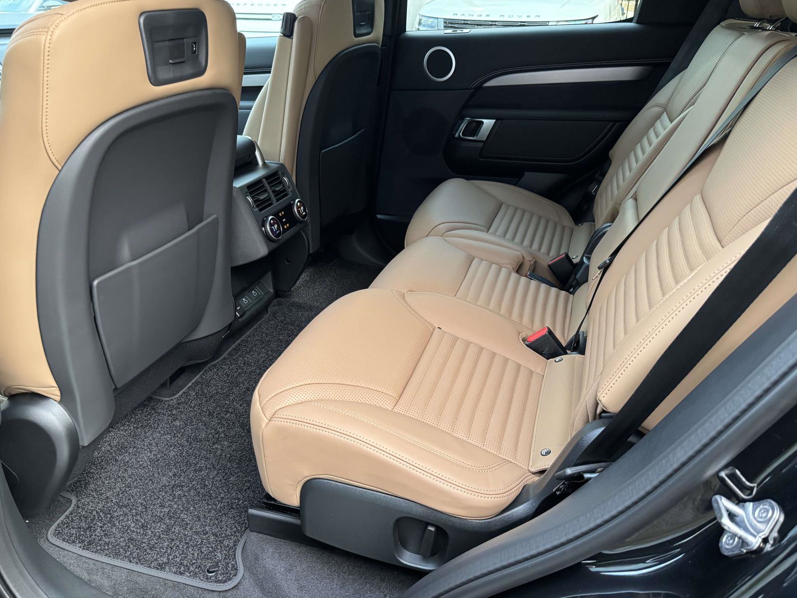 New 2026 Land Rover Discovery Limited Edition AWD/4WD image 15