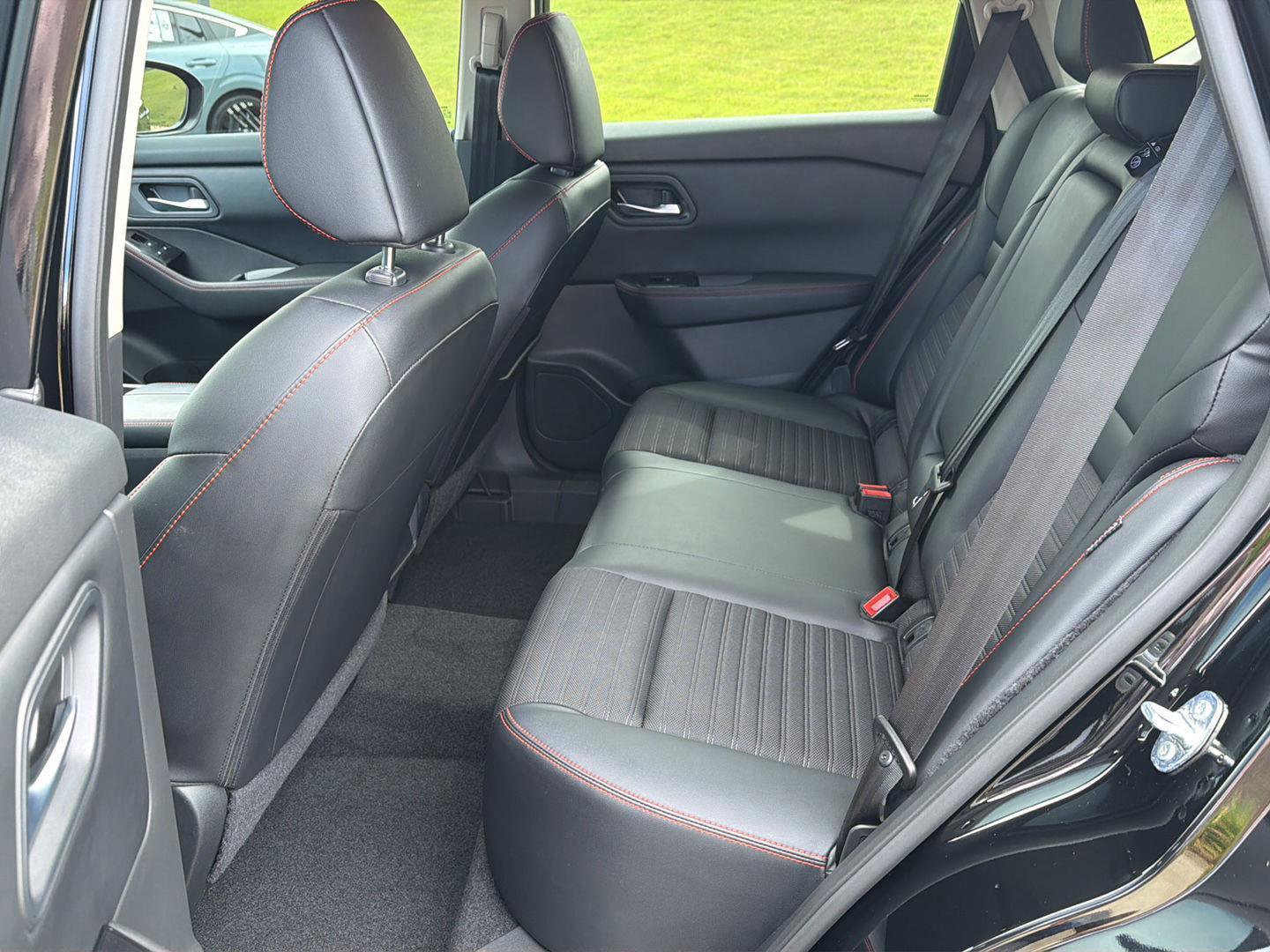 Used 2025 Nissan Rogue SV AWD/4WD image 11