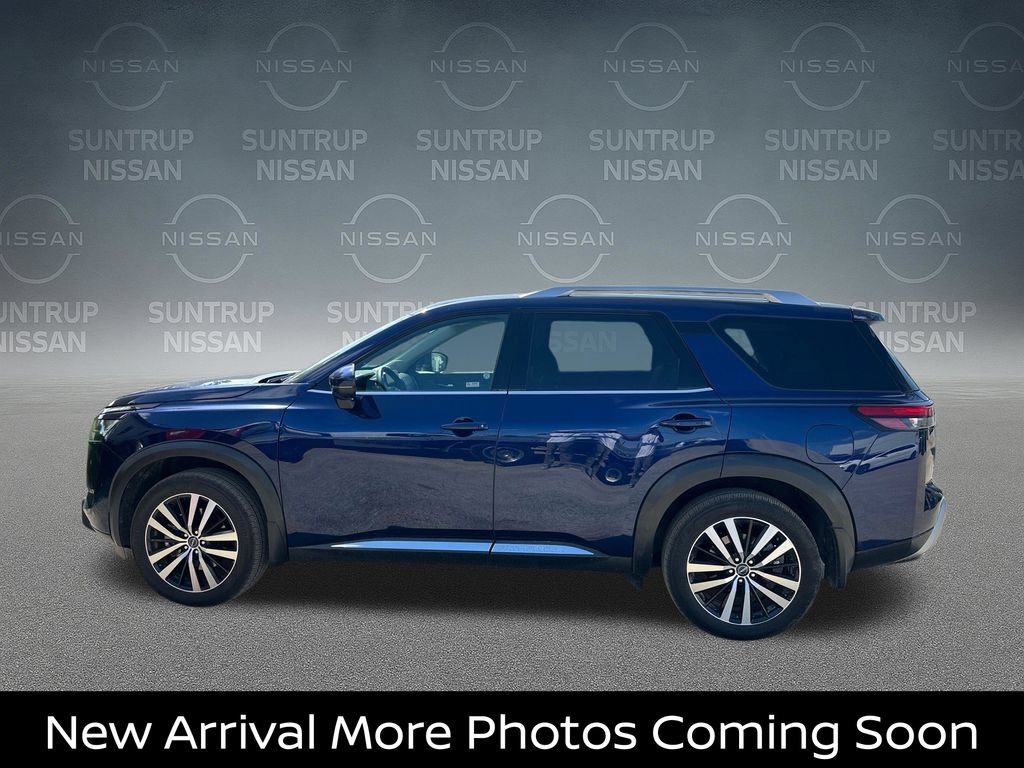 Certified 2025 Nissan Pathfinder Platinum w/ Black Appearance Package AWD/4WD image 3