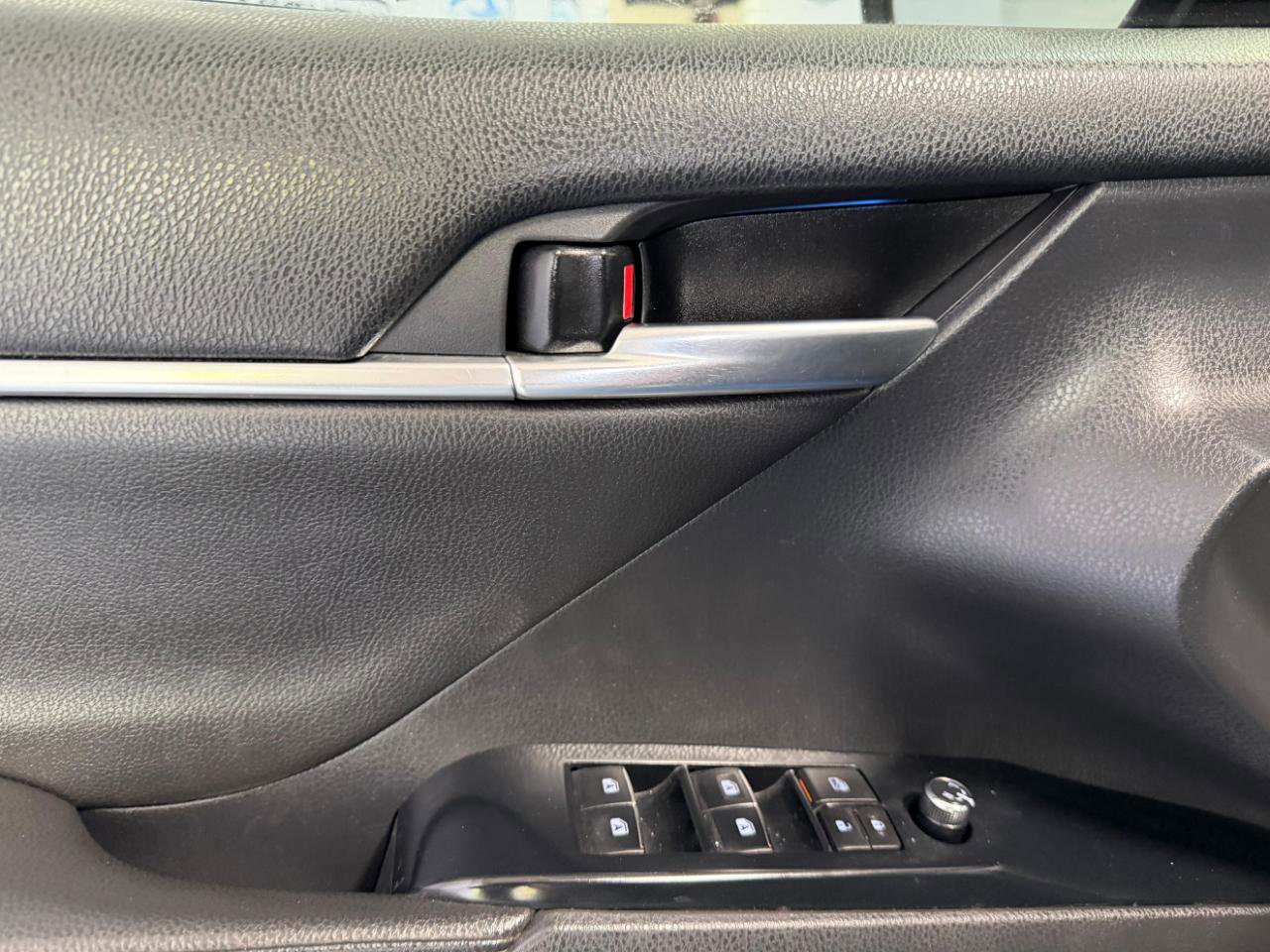 Used 2020 Toyota Camry XSE w/ Navigation Package FWD image 12