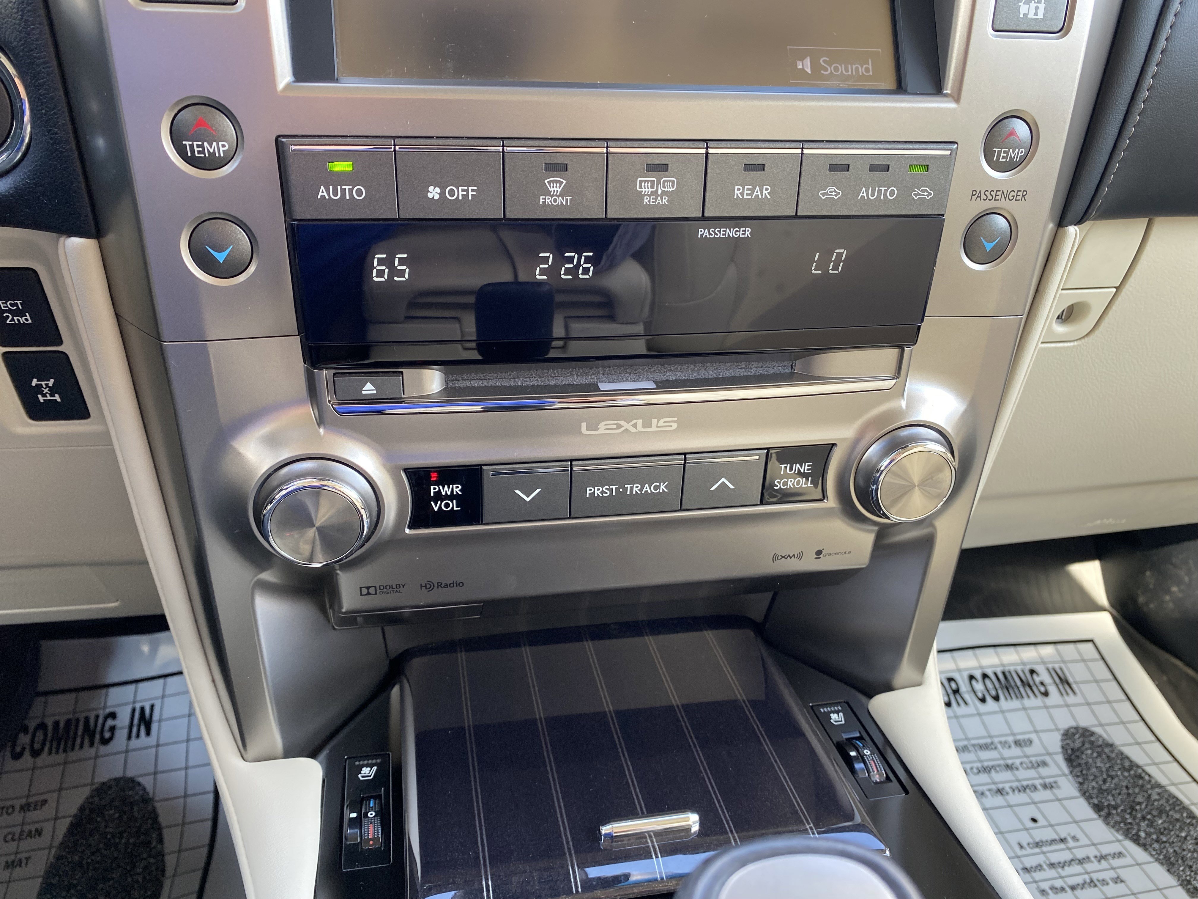 Used 2020 Lexus GX 460 Premium w/ Premium Package image 29