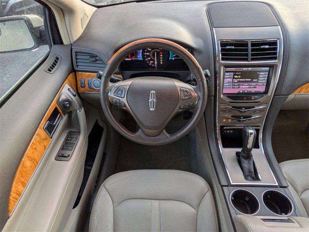 Used 2015 Lincoln MKX FWD w/ Walnut Swirl Wood Package image 16