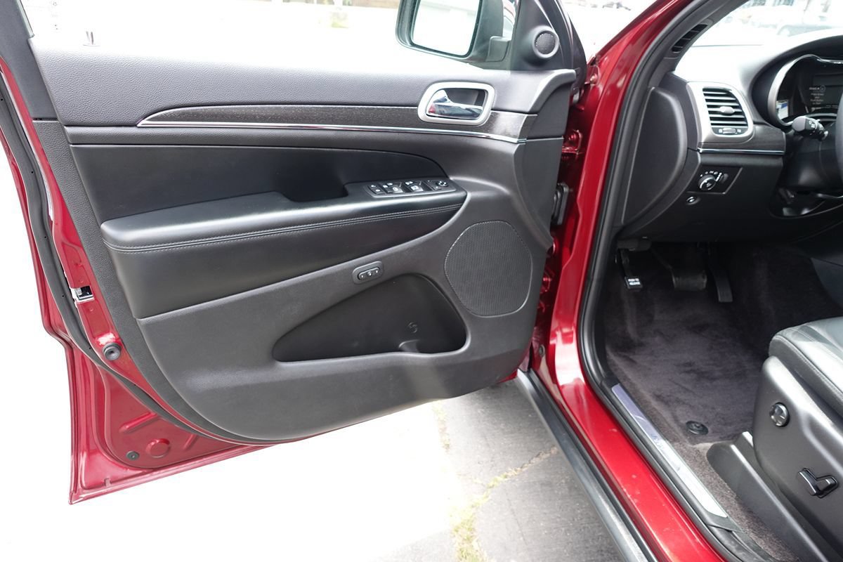 Used 2018 Jeep Grand Cherokee Limited AWD/4WD image 16