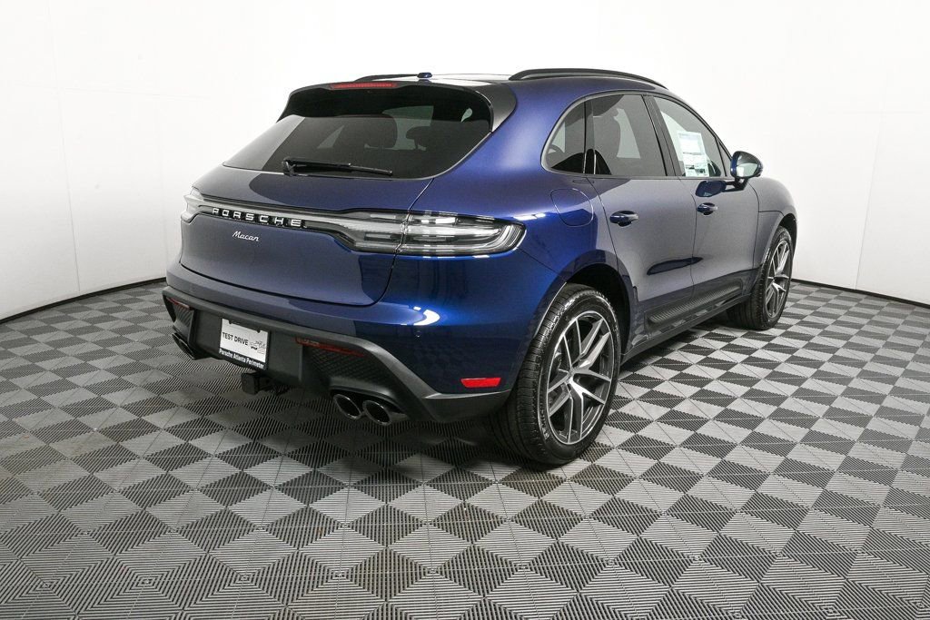 Certified 2025 Porsche Macan image 28