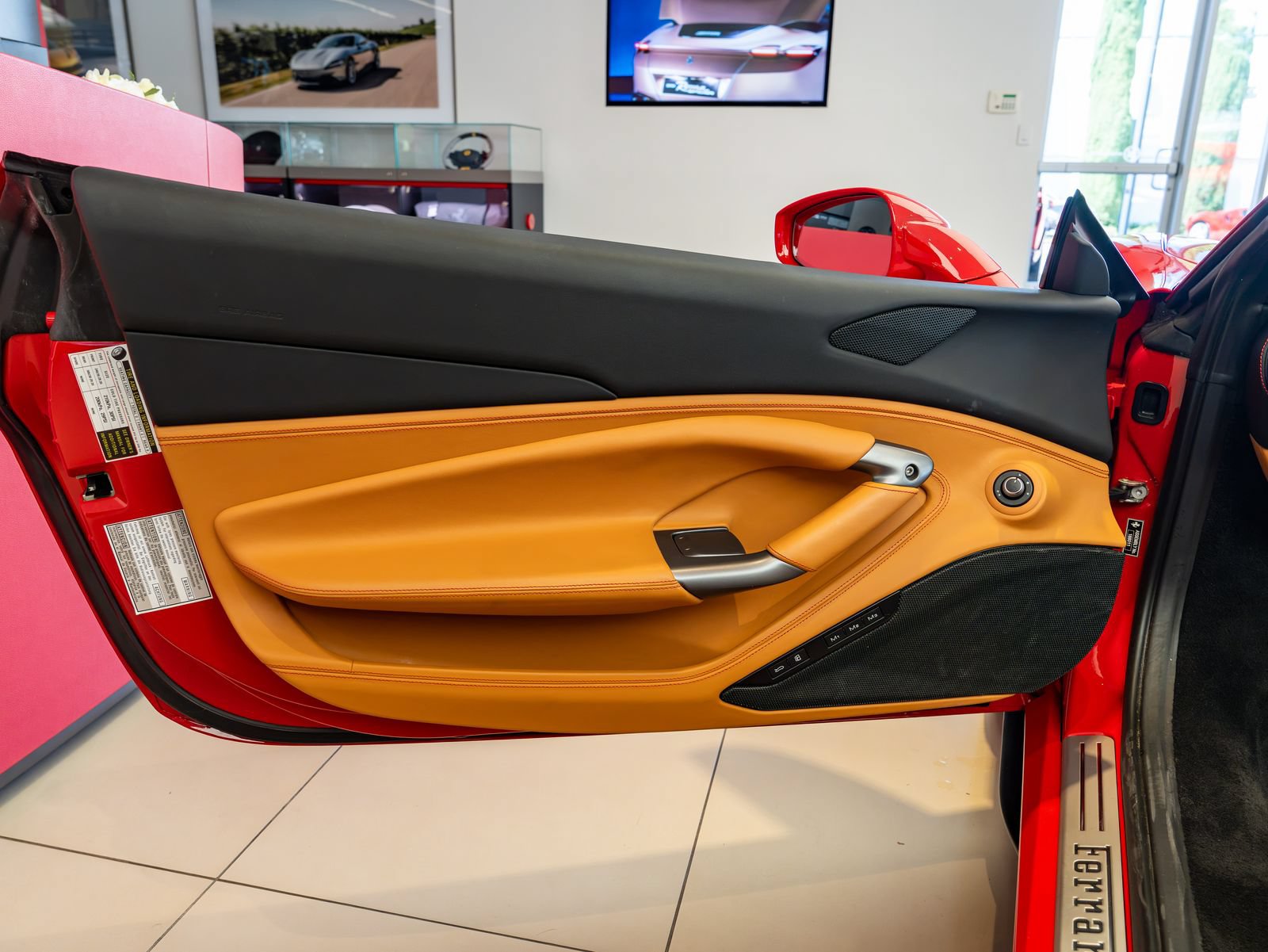 Certified 2021 Ferrari F8 Tributo RWD image 8