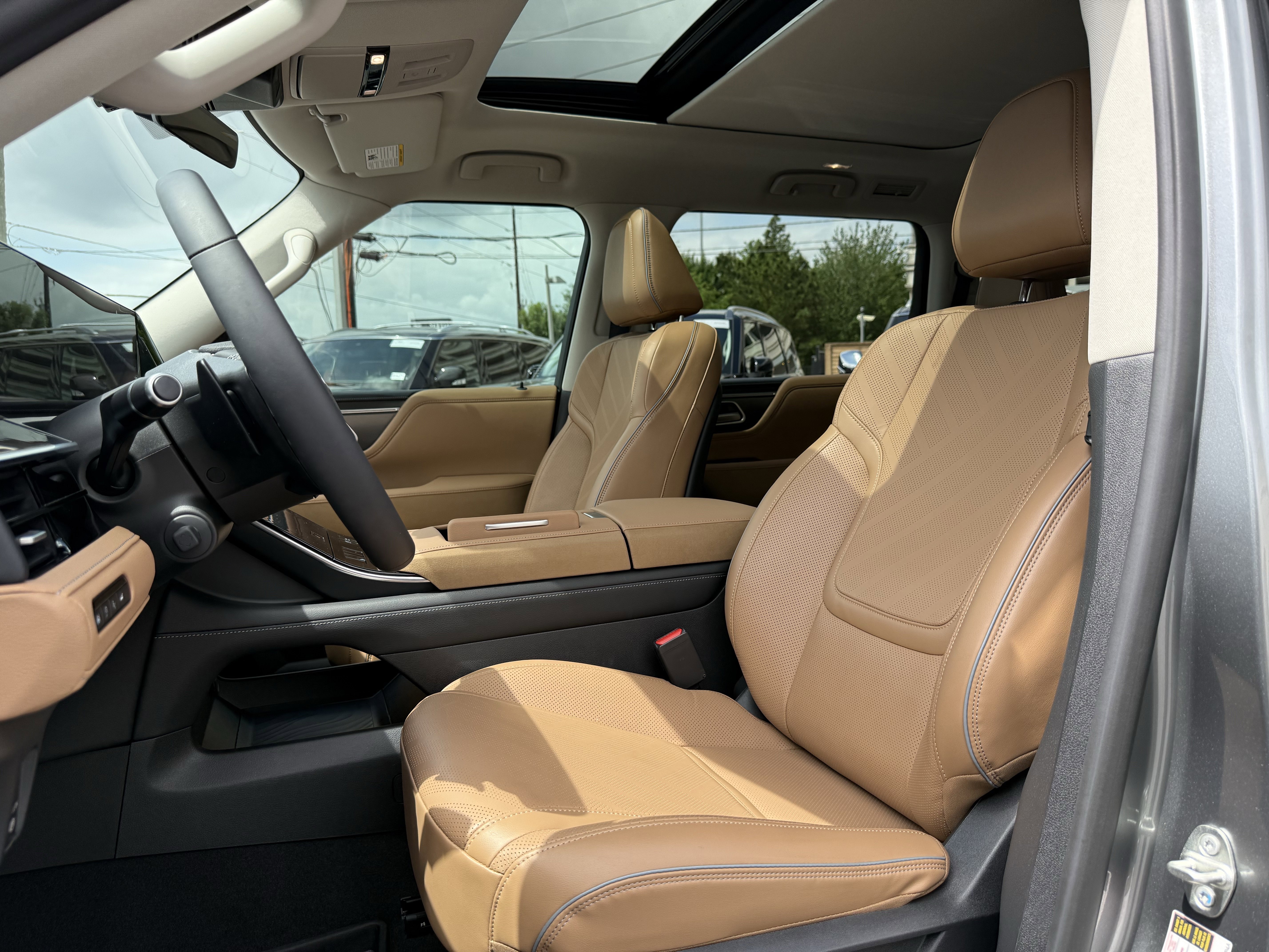 Certified 2026 INFINITI QX80 Luxe w/ Cargo Package image 13