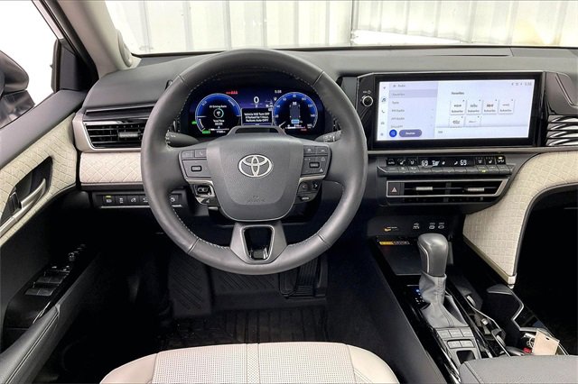 Used 2025 Toyota Camry XLE image 5