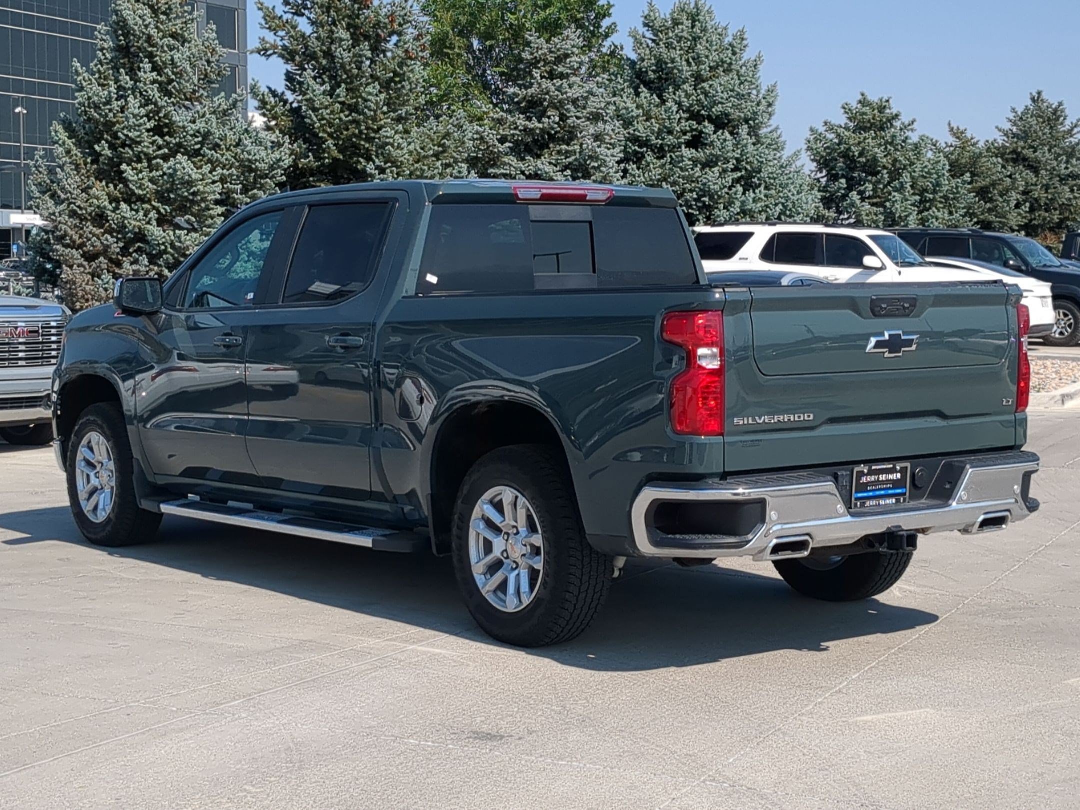 Used 2025 Chevrolet Silverado 1500 LT AWD/4WD image 4