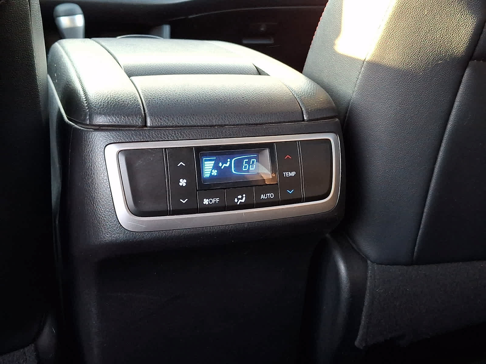 Used 2019 Toyota Highlander SE AWD/4WD image 14