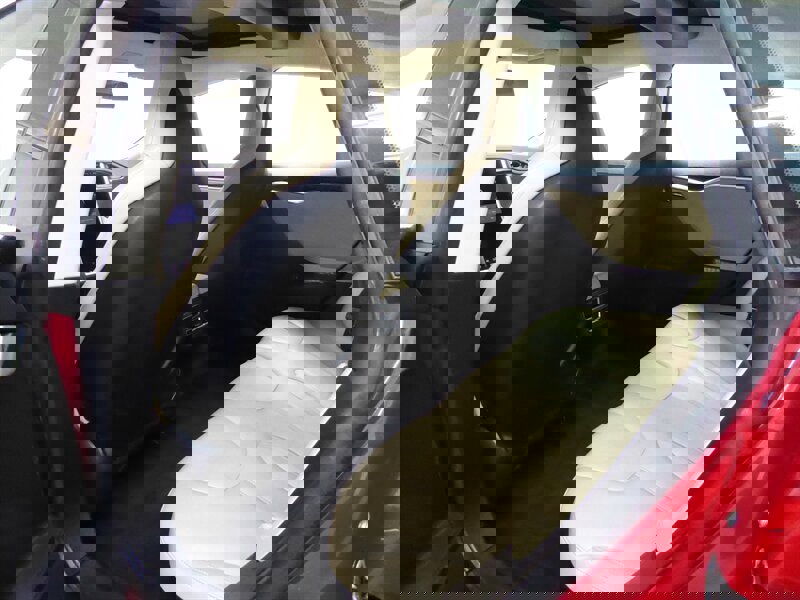 Used 2013 Tesla Model S Performance image 24