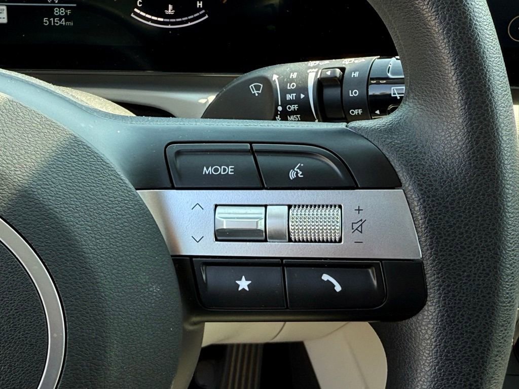 Used 2025 Hyundai Tucson SE image 29