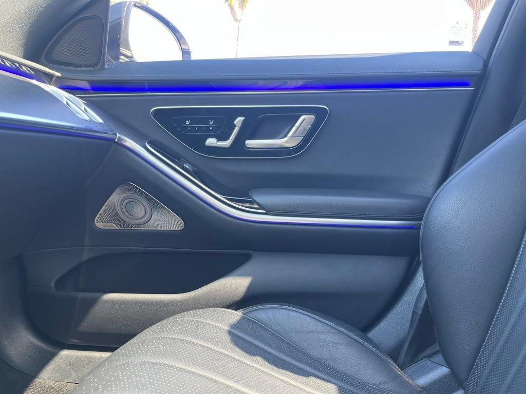 Used 2022 Mercedes-Benz S 500 4MATIC w/ AMG Line Package image 21