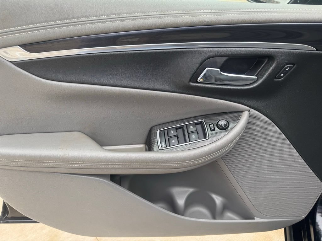 Used 2018 Chevrolet Impala LT FWD image 13