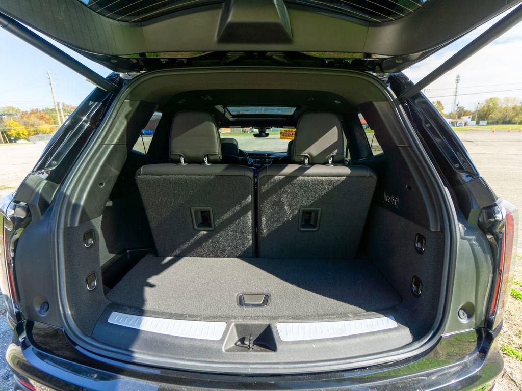 Used 2021 Cadillac XT6 Sport w/ LPO, ONYX Package image 39