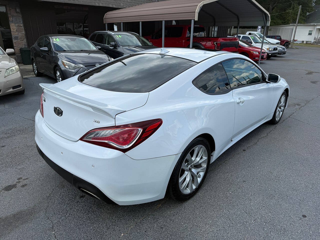 Used 2014 Hyundai Genesis 3.8 RWD image 4