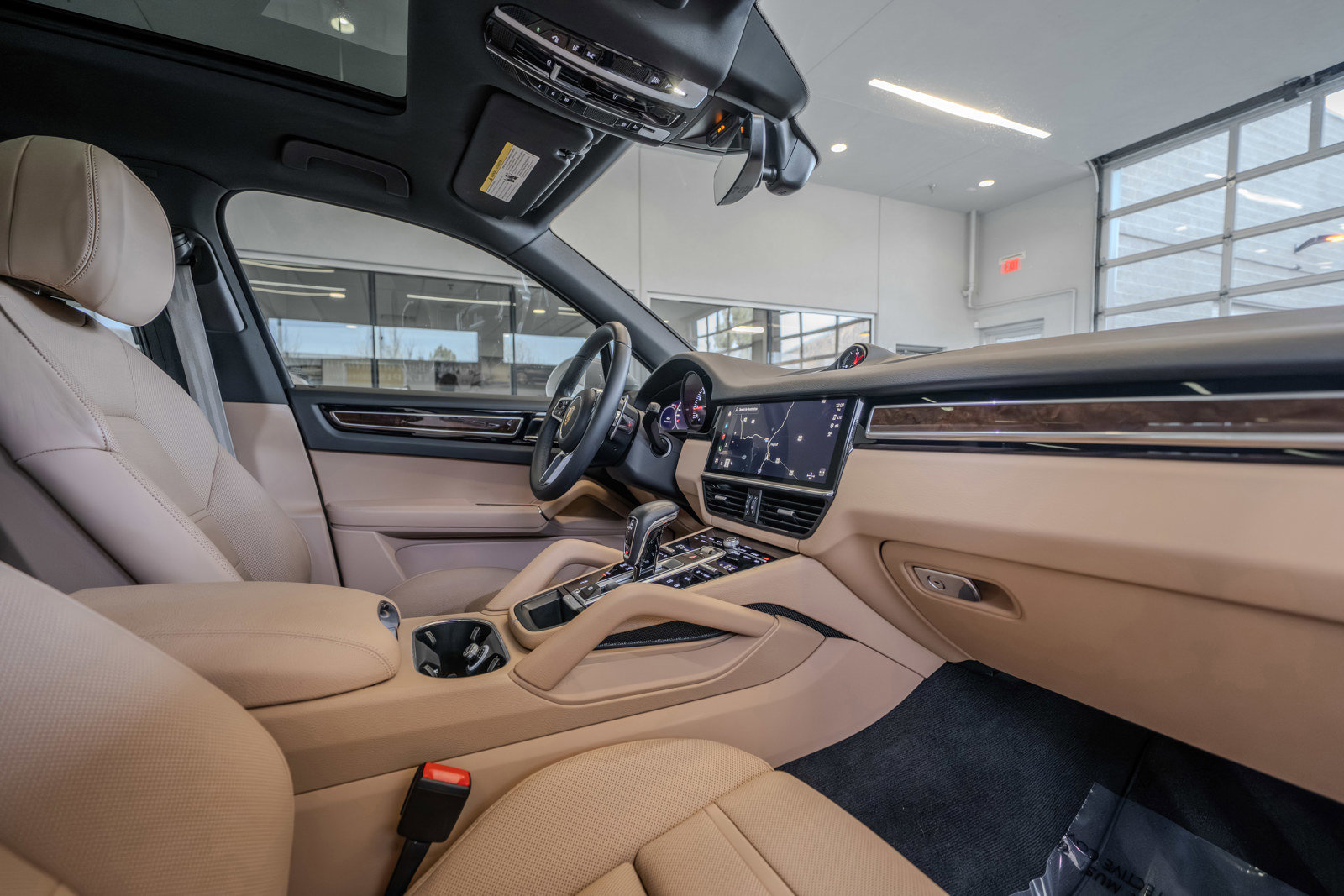 Used 2023 Porsche Cayenne Platinum Edition image 17