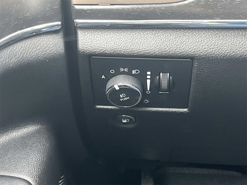 Used 2017 Jeep Grand Cherokee Limited image 29