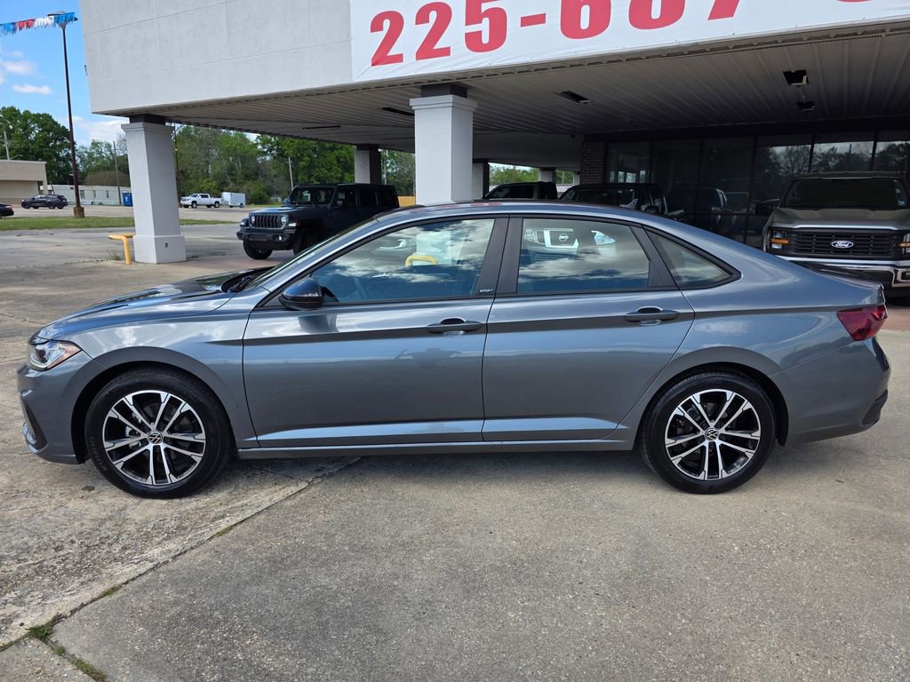 Used 2025 Volkswagen Jetta Sport image 2