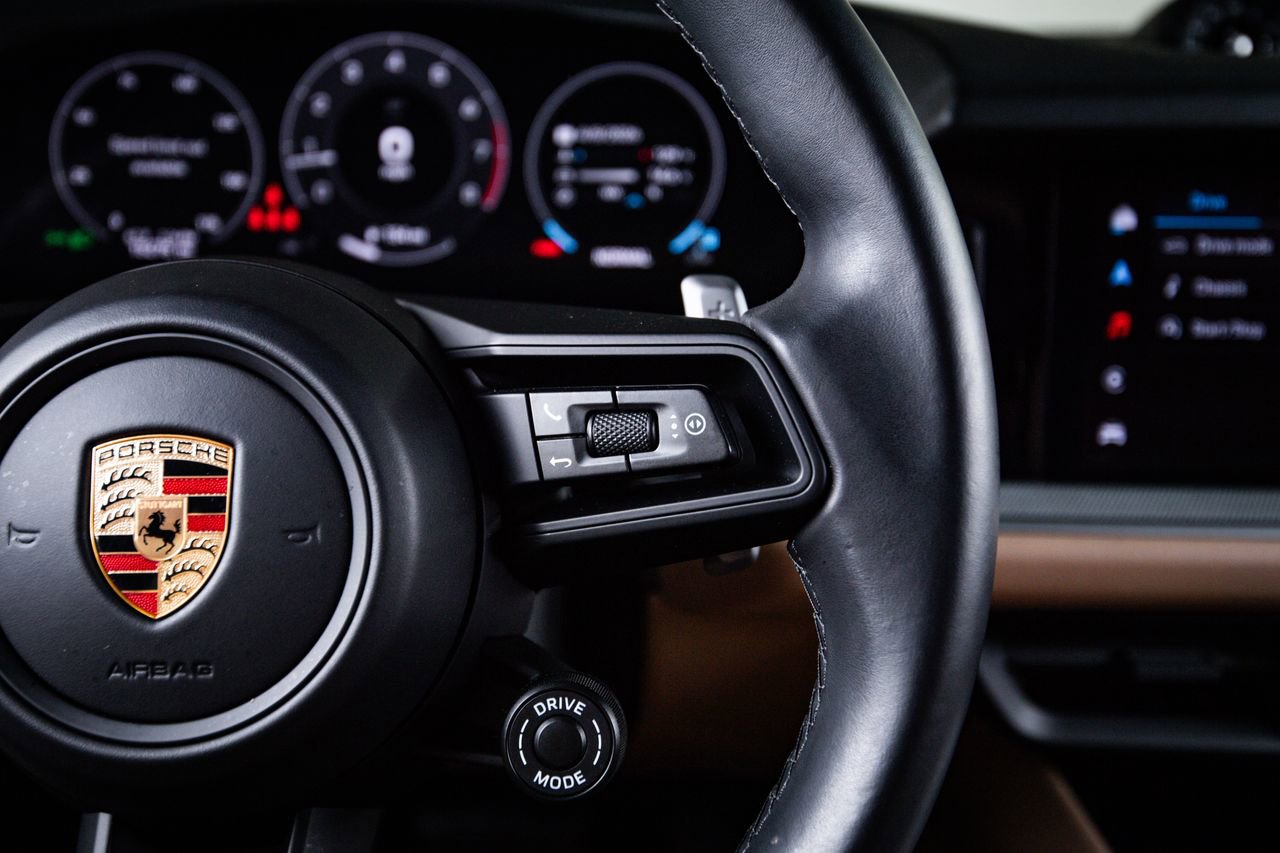 Certified 2024 Porsche Cayenne Coupe image 16