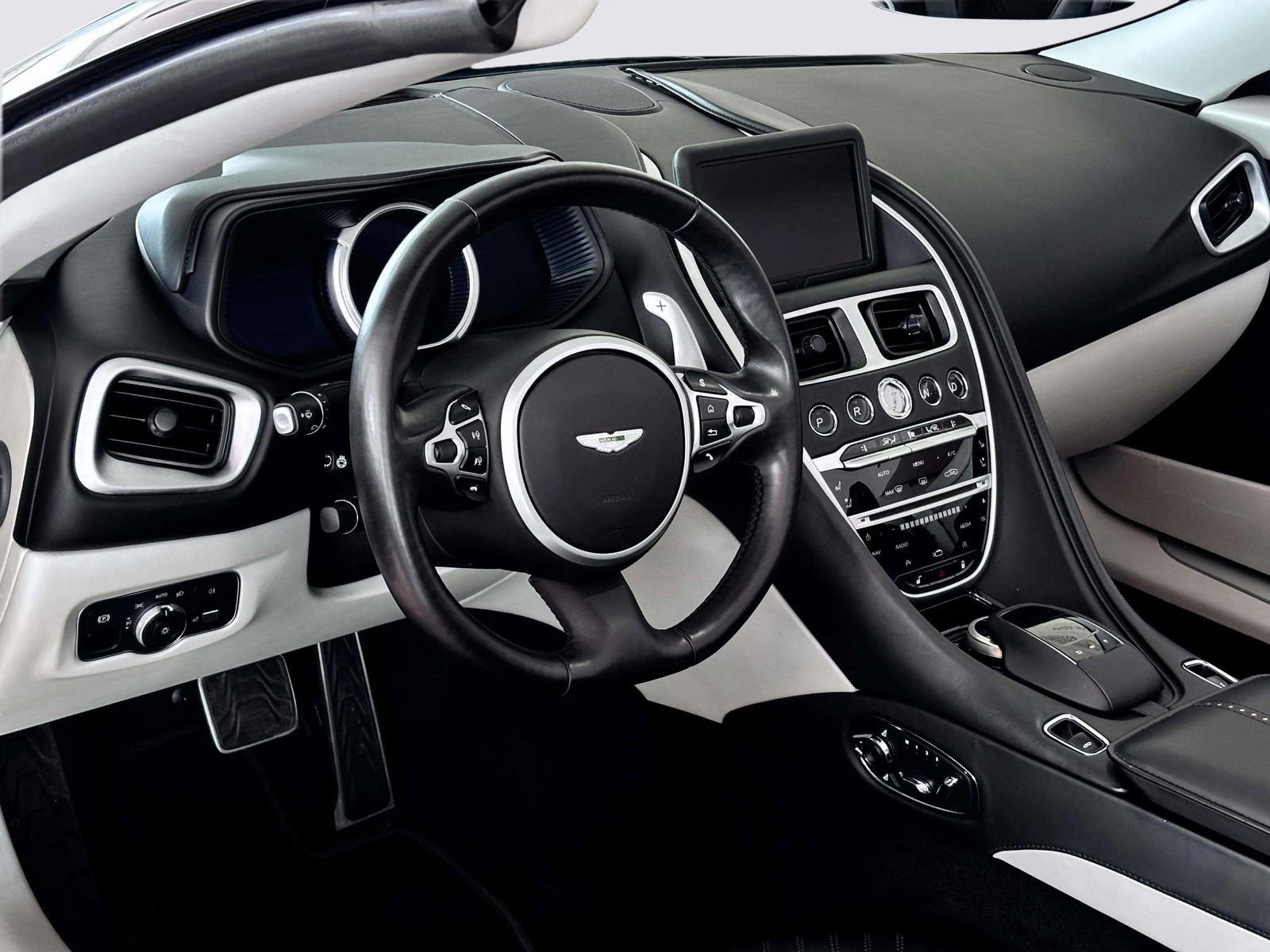 Used 2021 Aston Martin DB11 Volante image 27