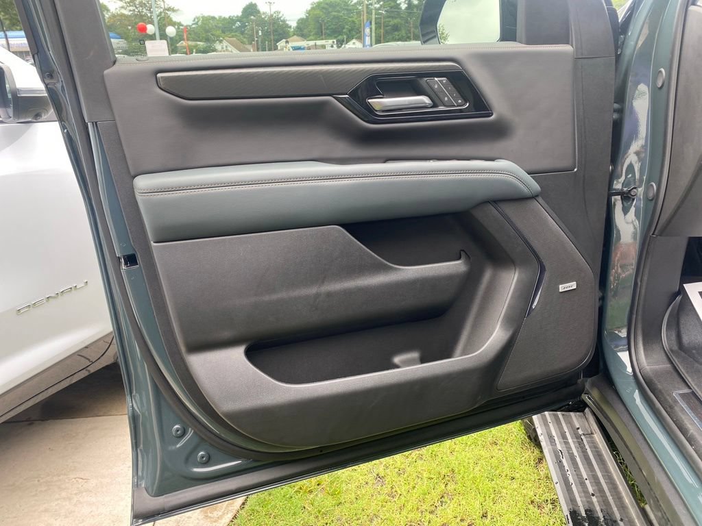 New 2026 GMC Yukon AT4 w/ AT4 Premium Package AWD/4WD image 34