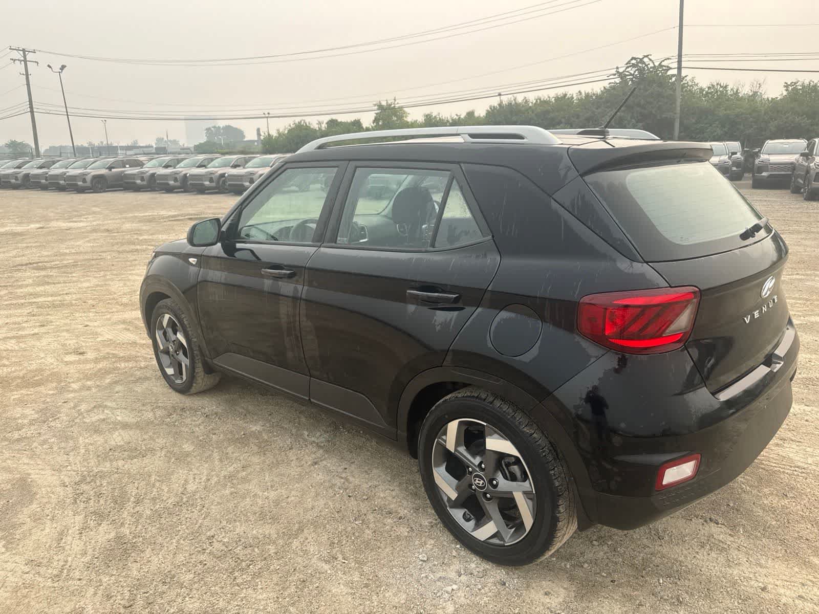 Used 2023 Hyundai Venue SEL FWD image 12