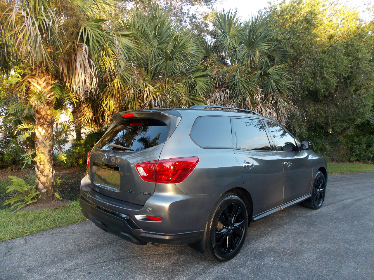 Used 2018 Nissan Pathfinder SL w/ Midnight Edition Package image 7