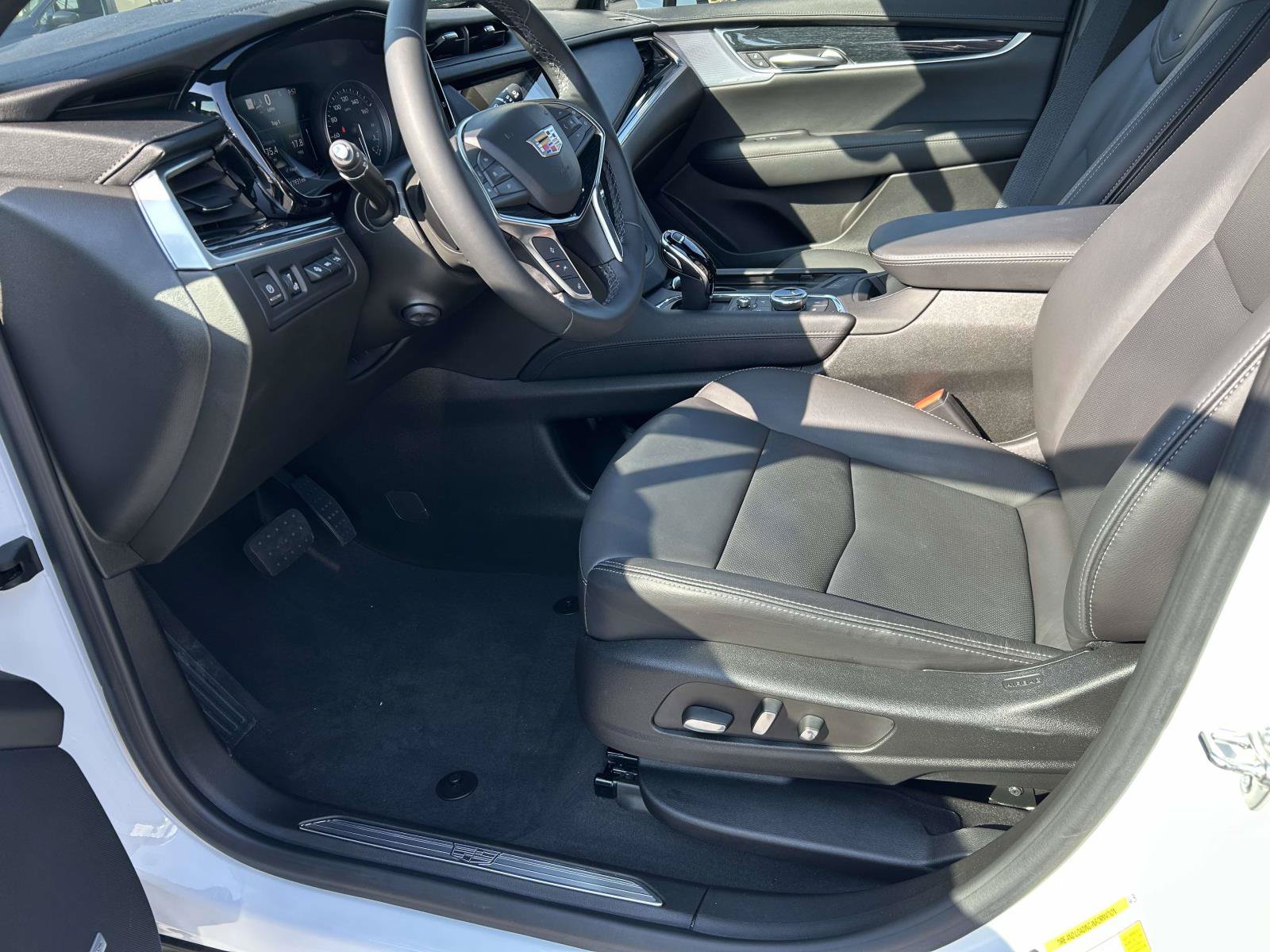 Certified 2025 Cadillac XT5 Premium Luxury w/ Technology Package FWD image 21
