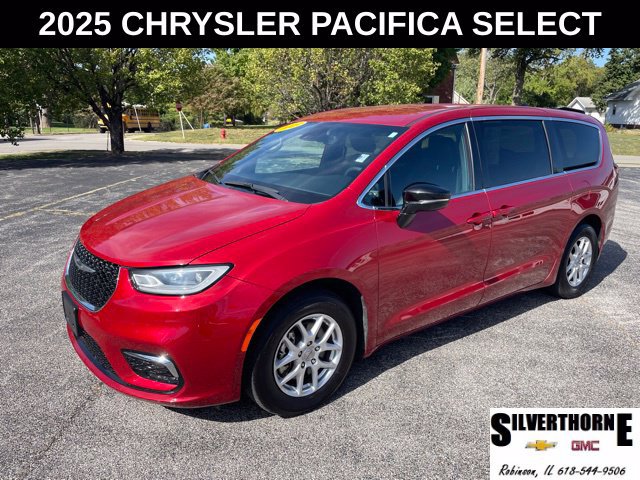Used 2025 Chrysler Pacifica Select